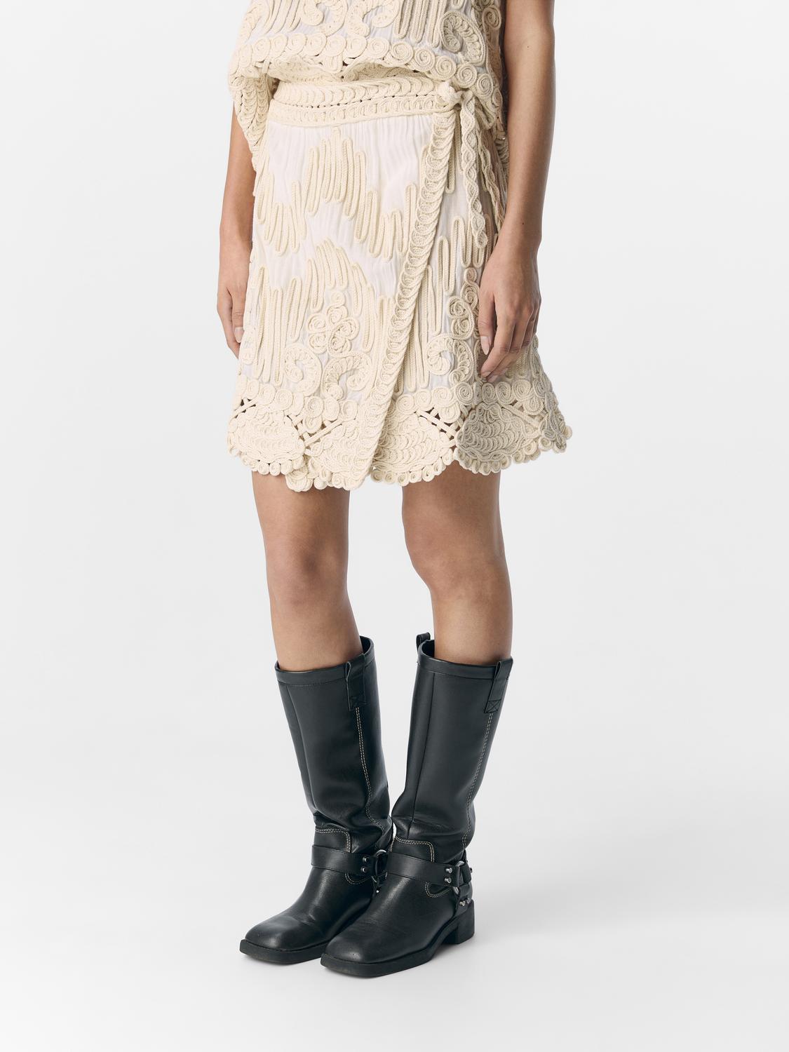 model_shot-front