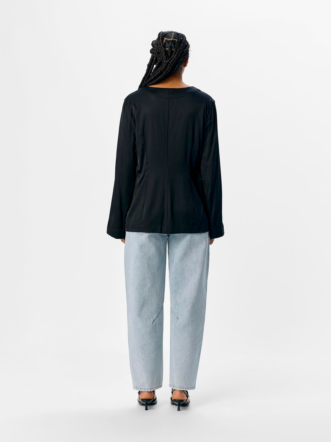 model_shot-back
