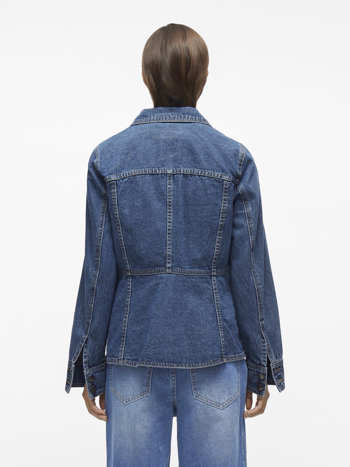 model_shot-back