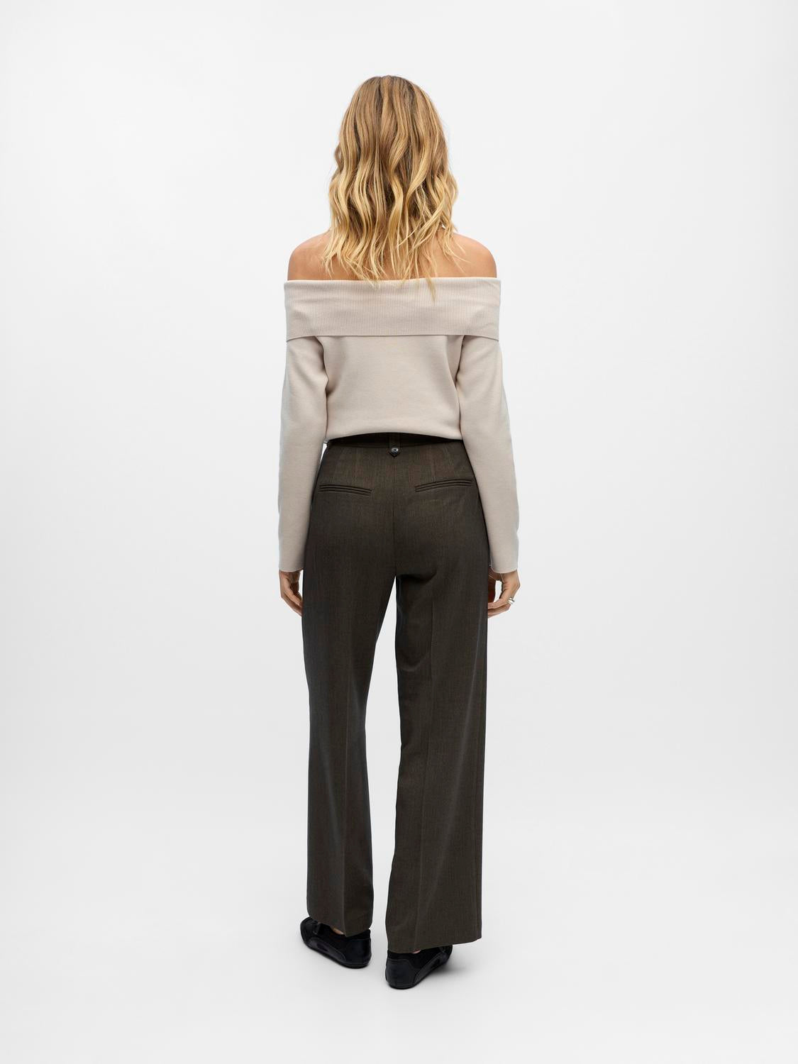 model_shot-back