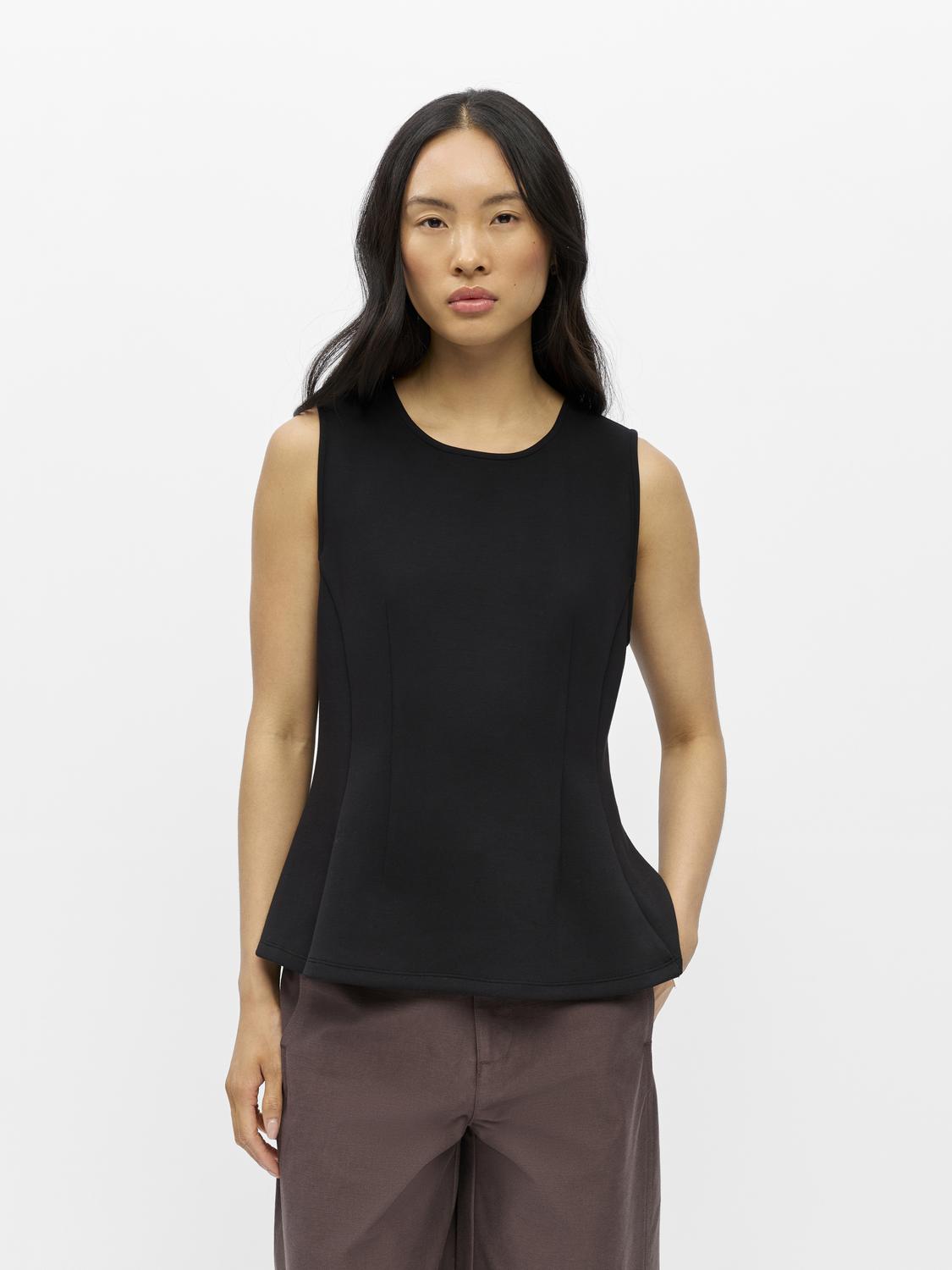 model_shot-front