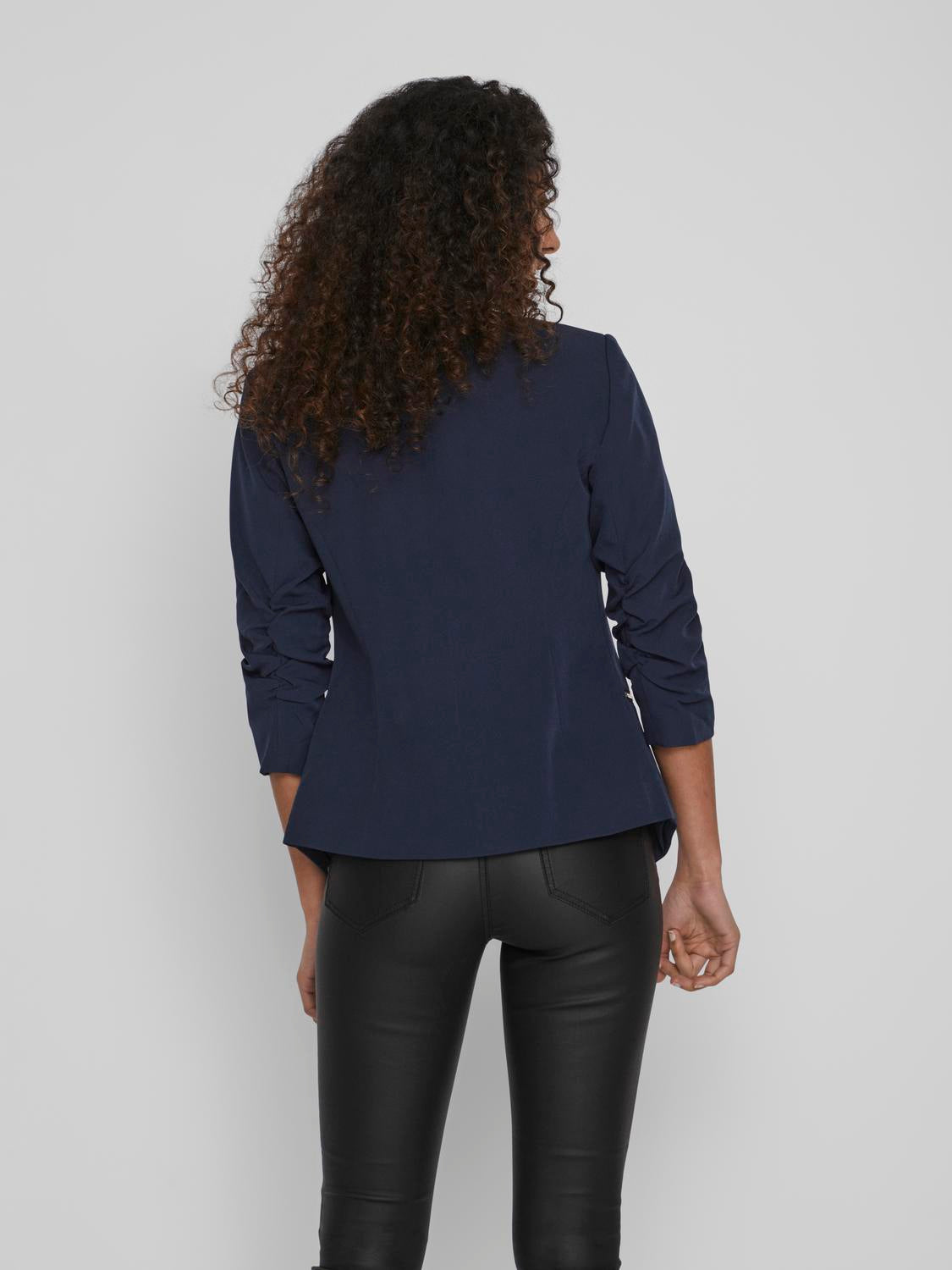 model_shot-back