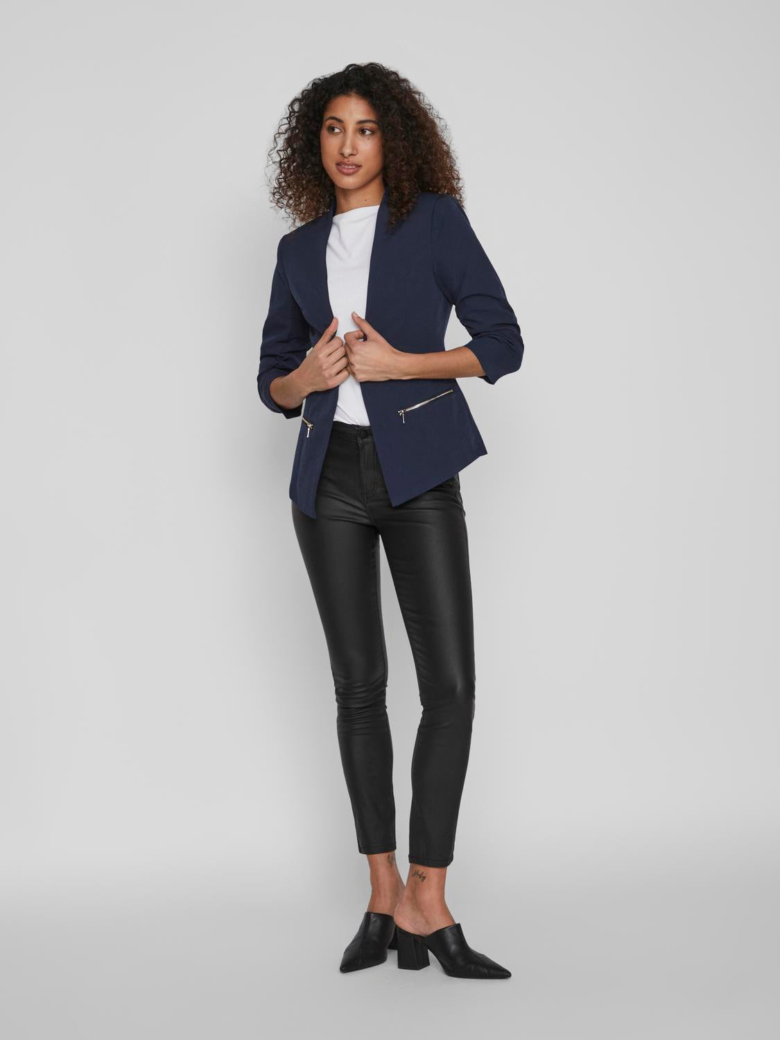 model_shot-front_full