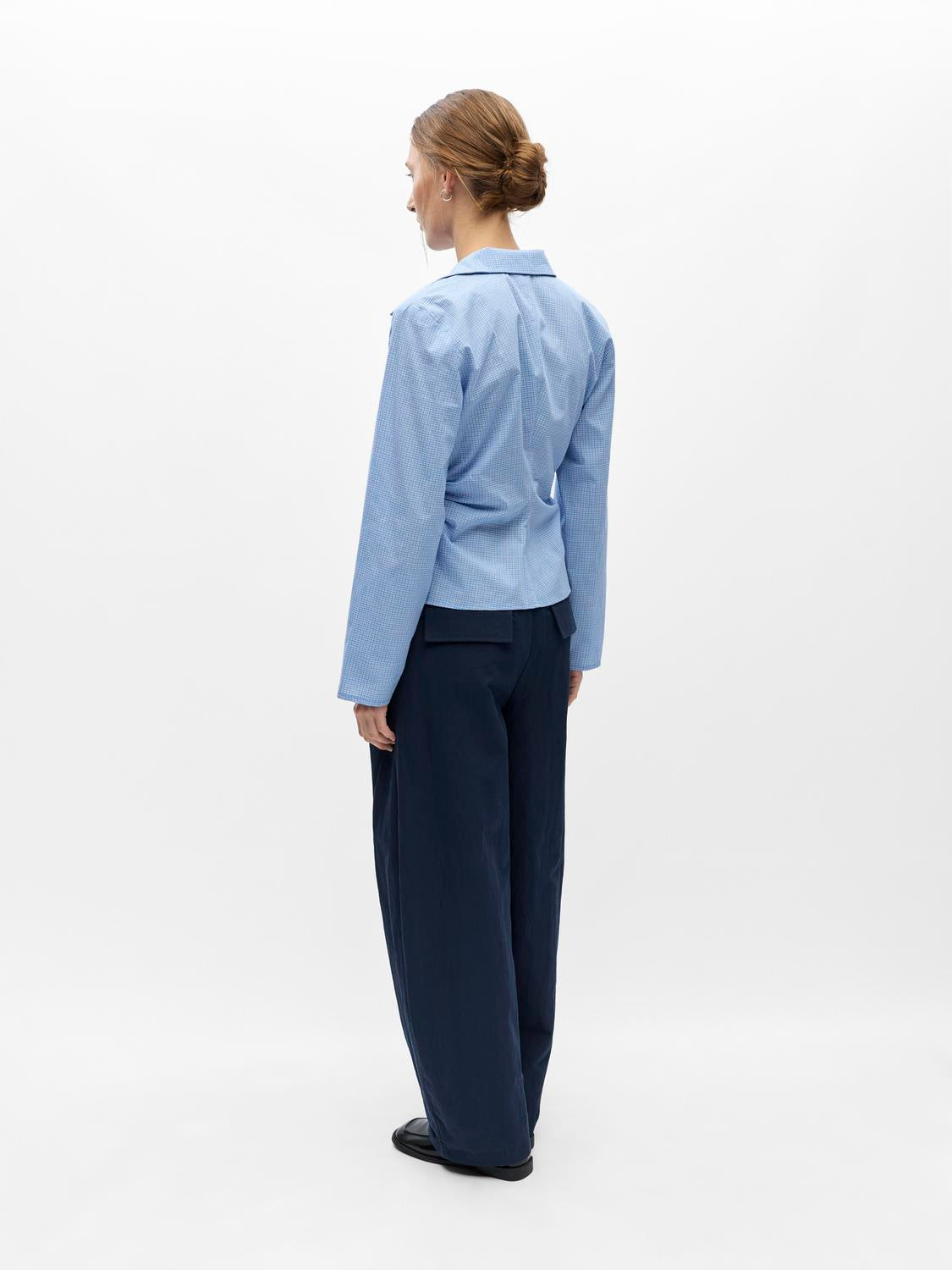 model_shot-back