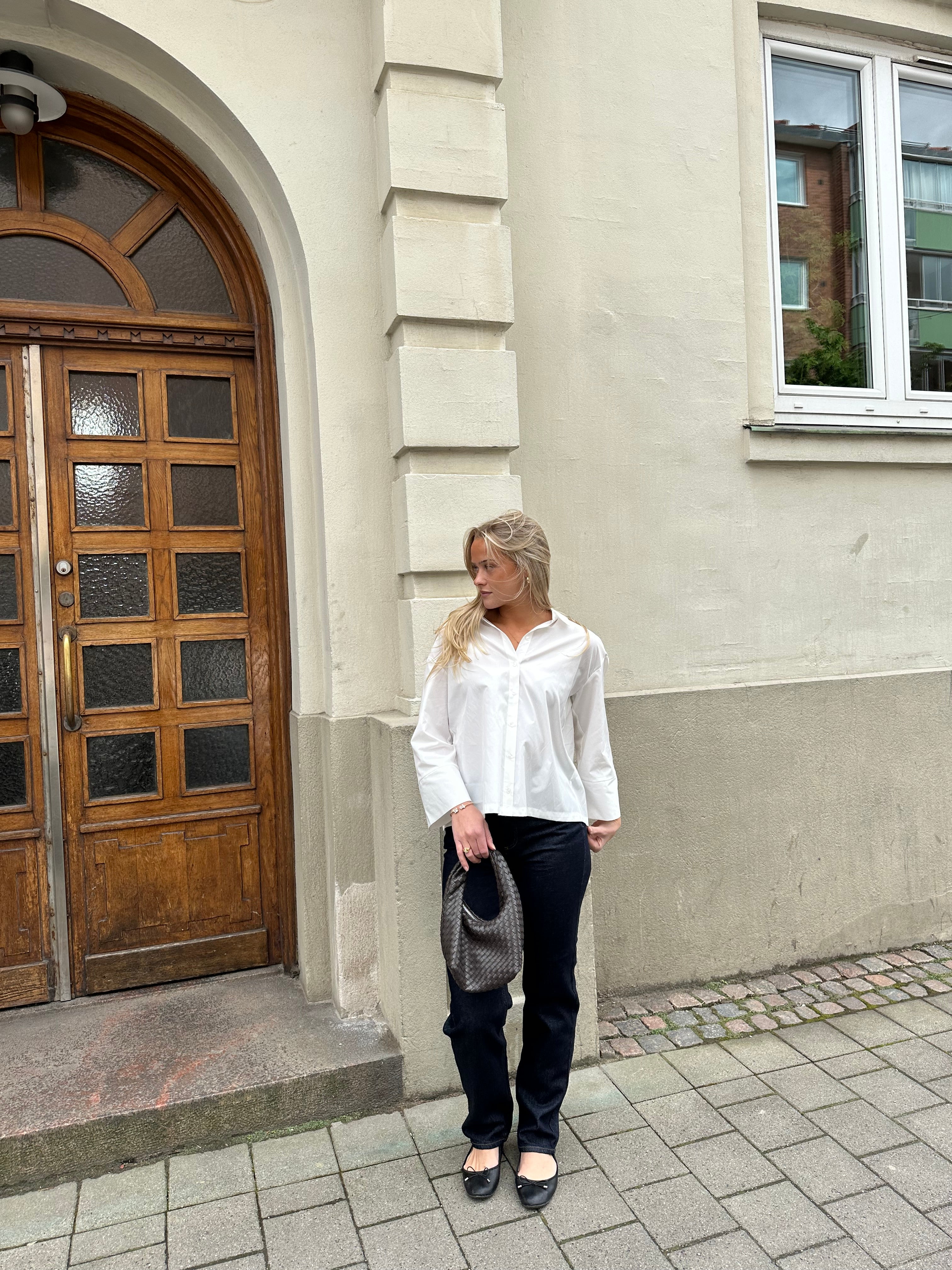 VIBELFIE Shirt - Snow White