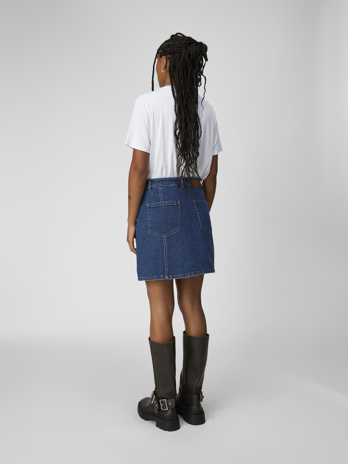 model_shot-back