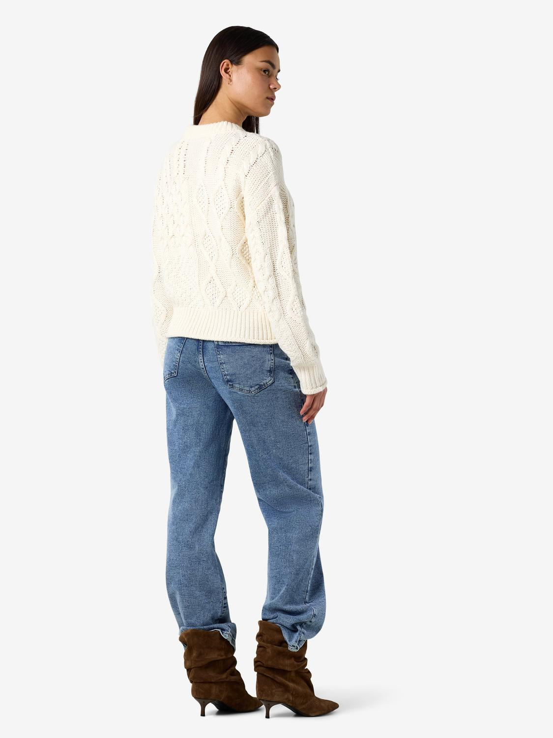 model_shot-front_full