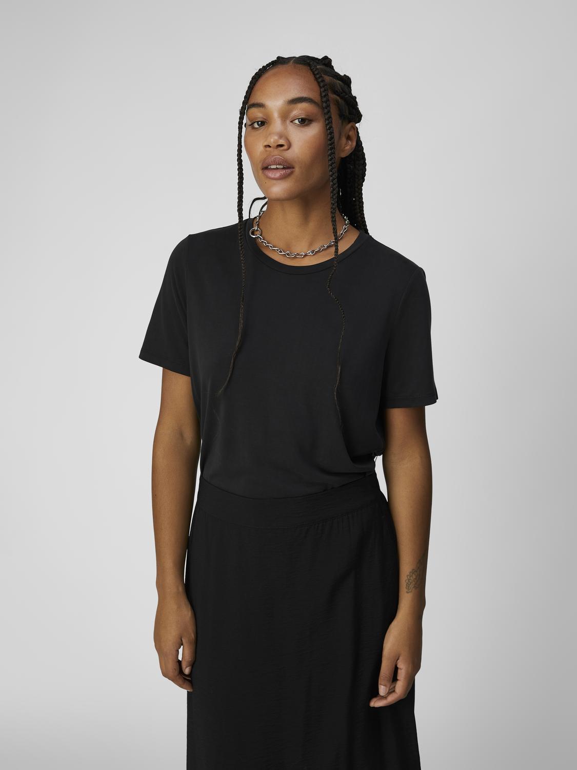model_shot-front