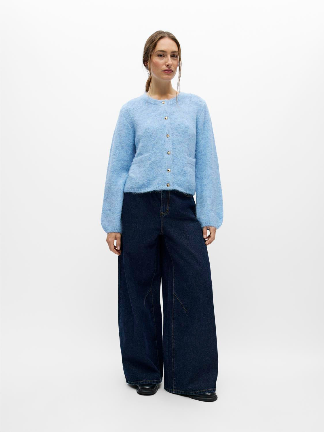 model_shot-front_full