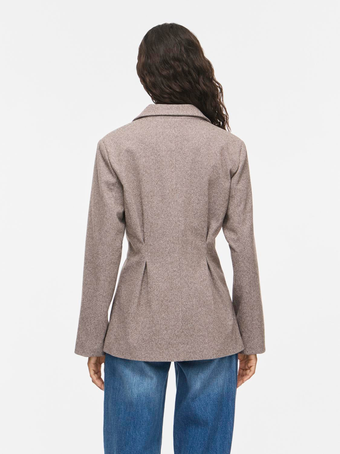 model_shot-back