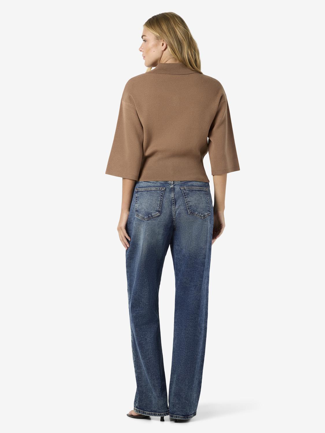 model_shot-front_full