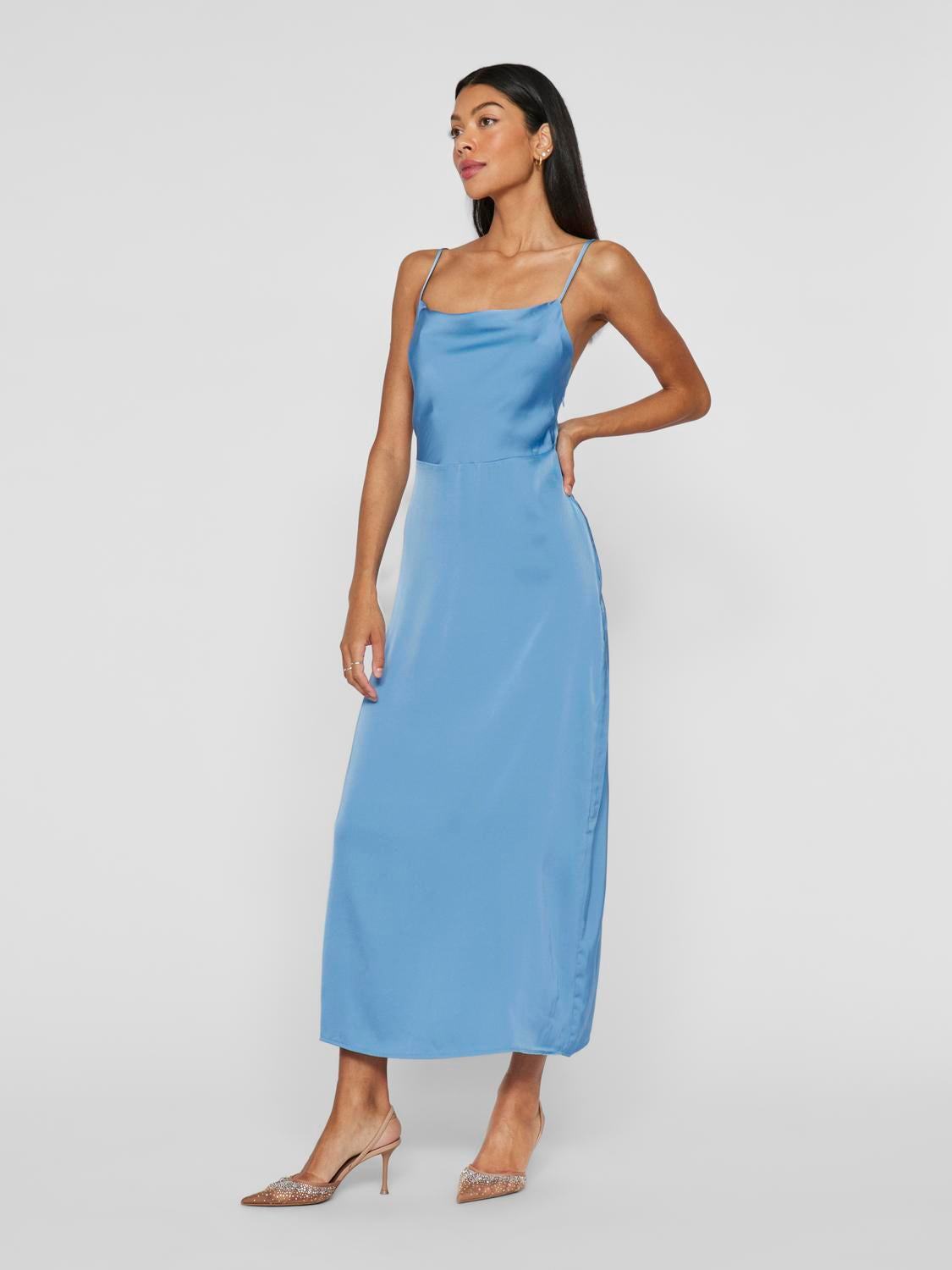 model_shot-front_full