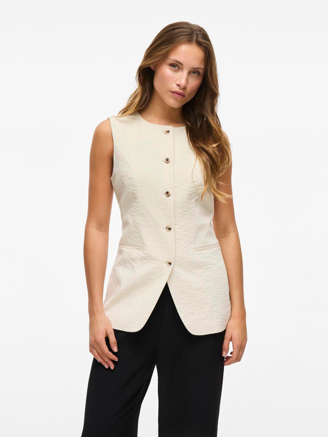 model_shot-front