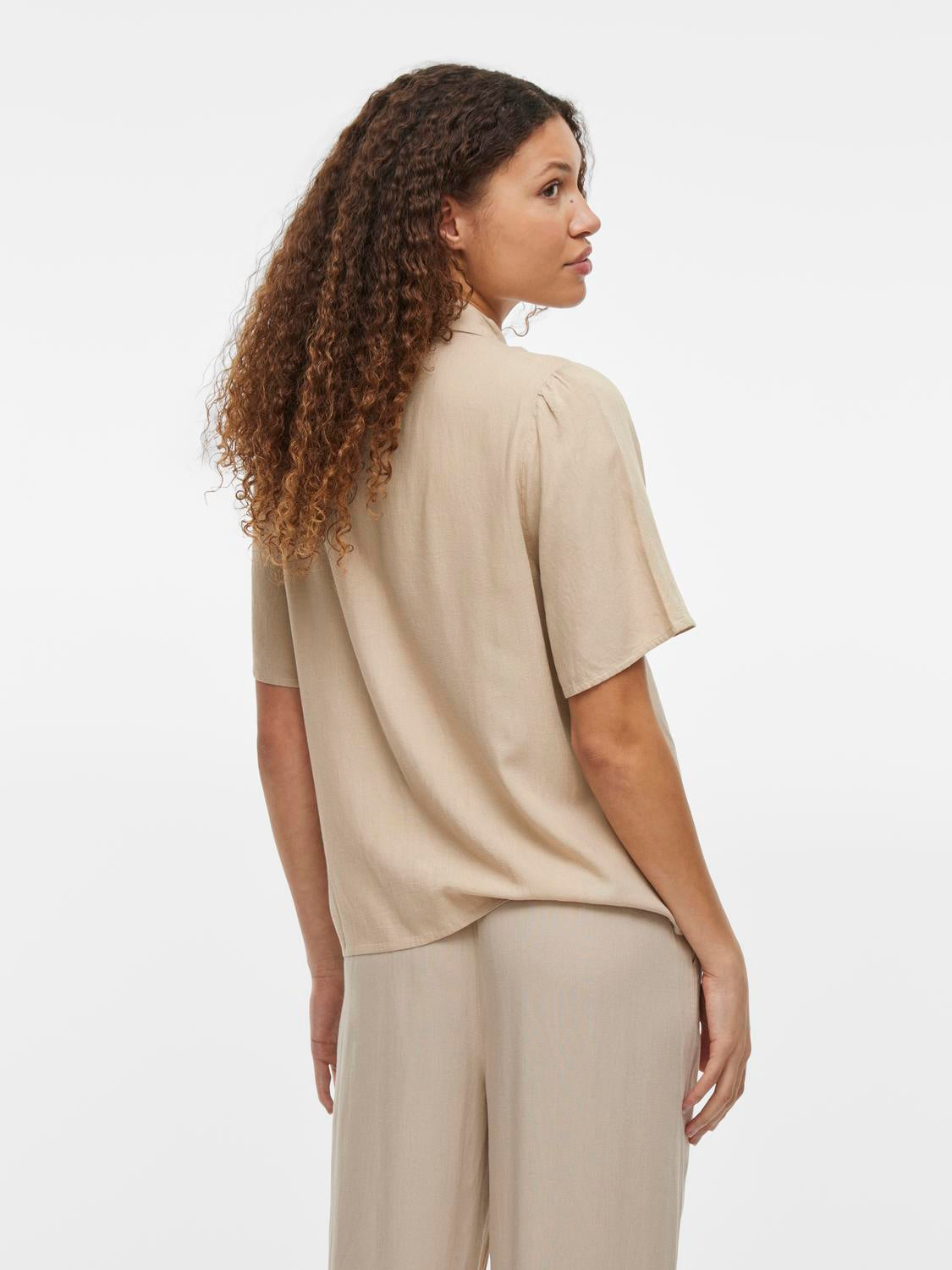 model_shot-back