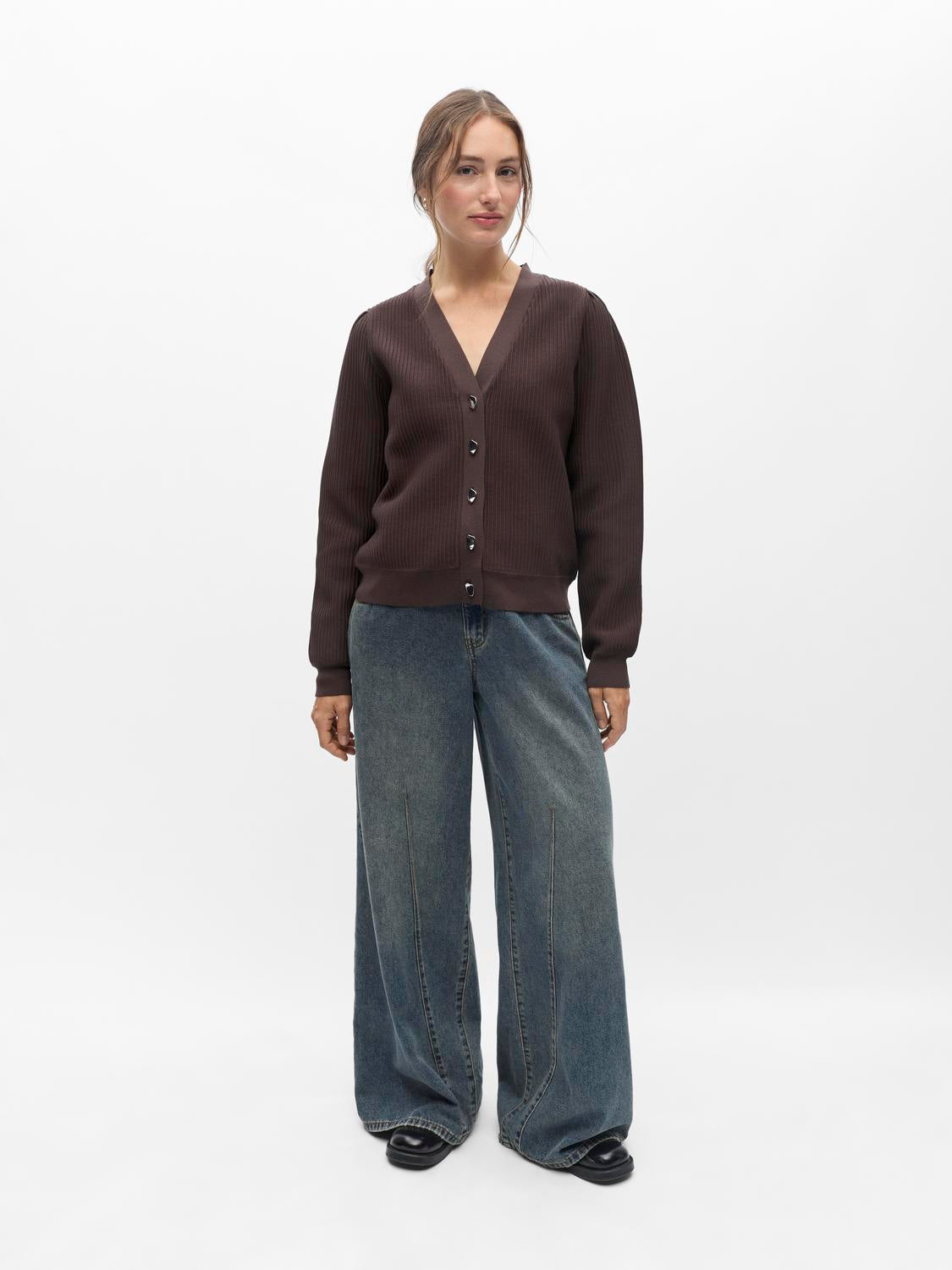 model_shot-front_full