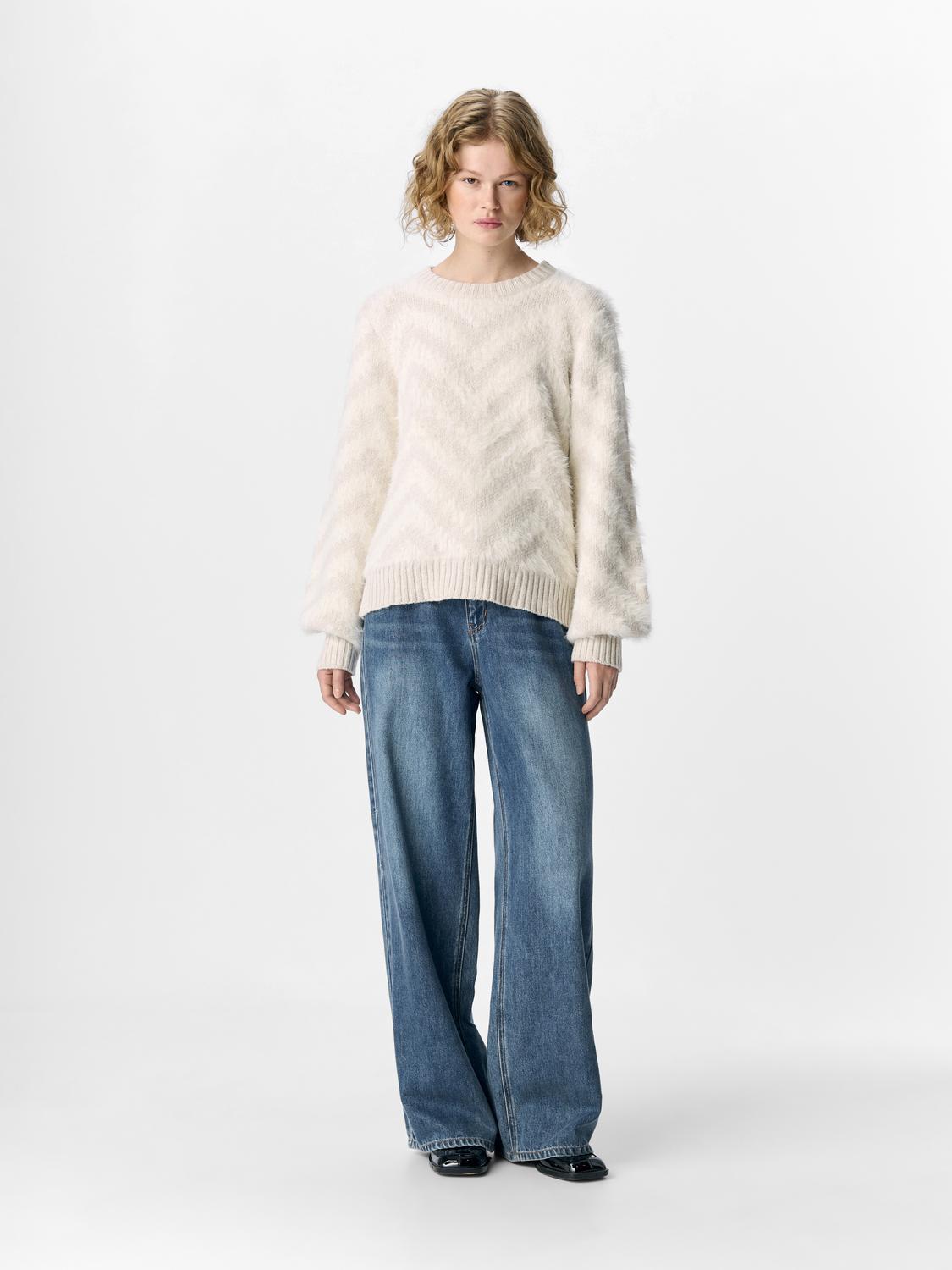 model_shot-front_full