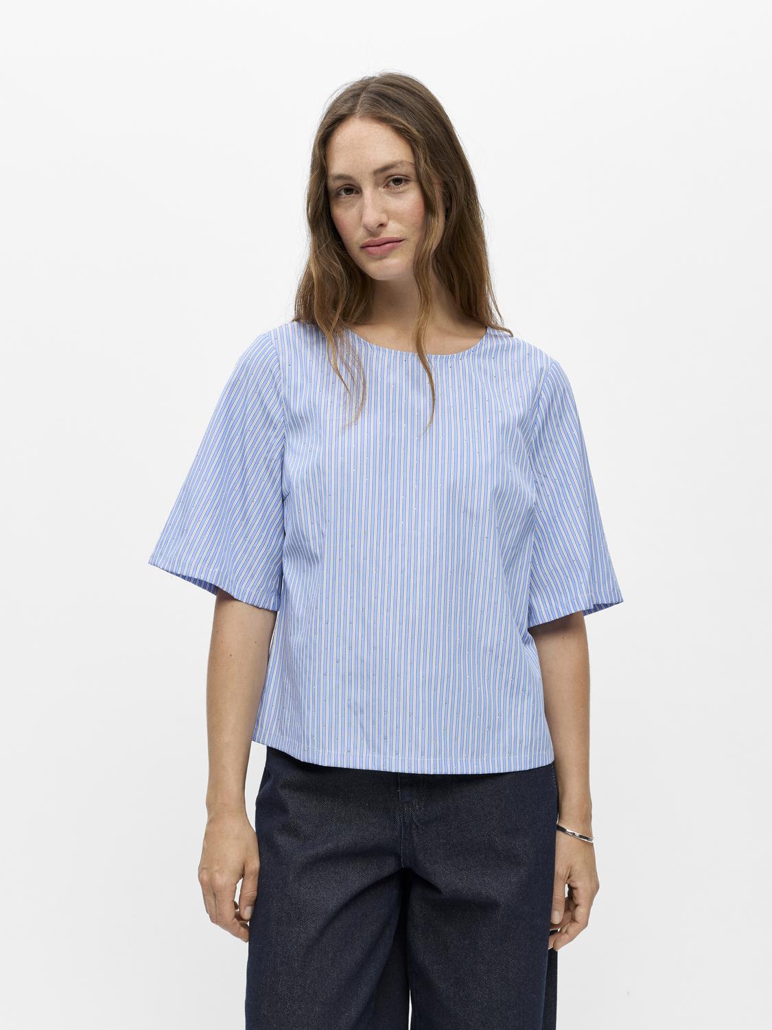 model_shot-front