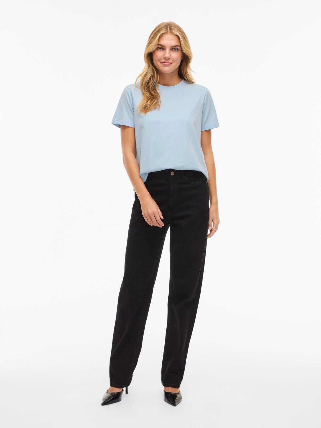 model_shot-front_full