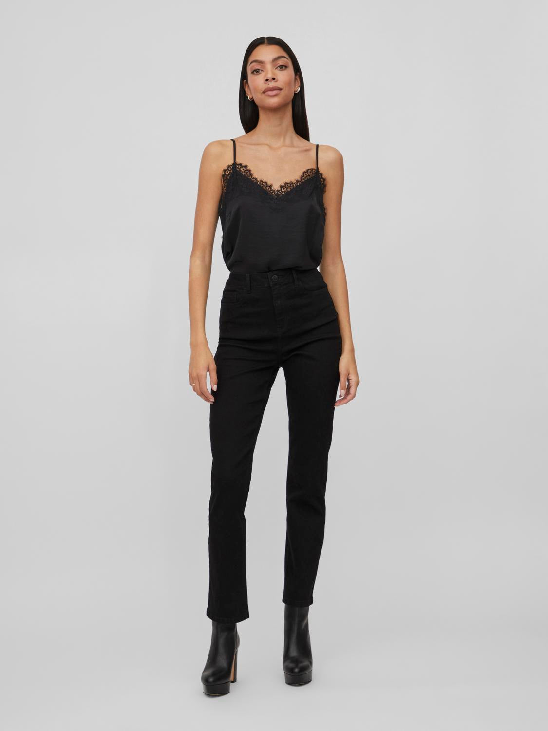 model_shot-front_full