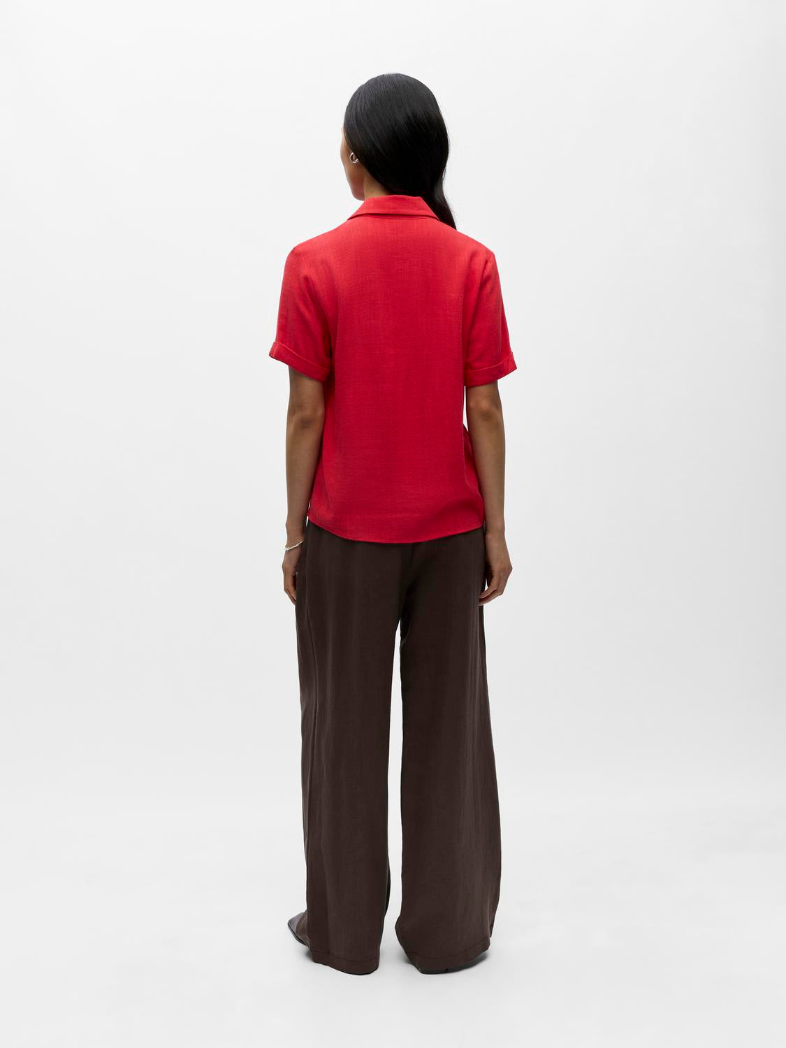 model_shot-back