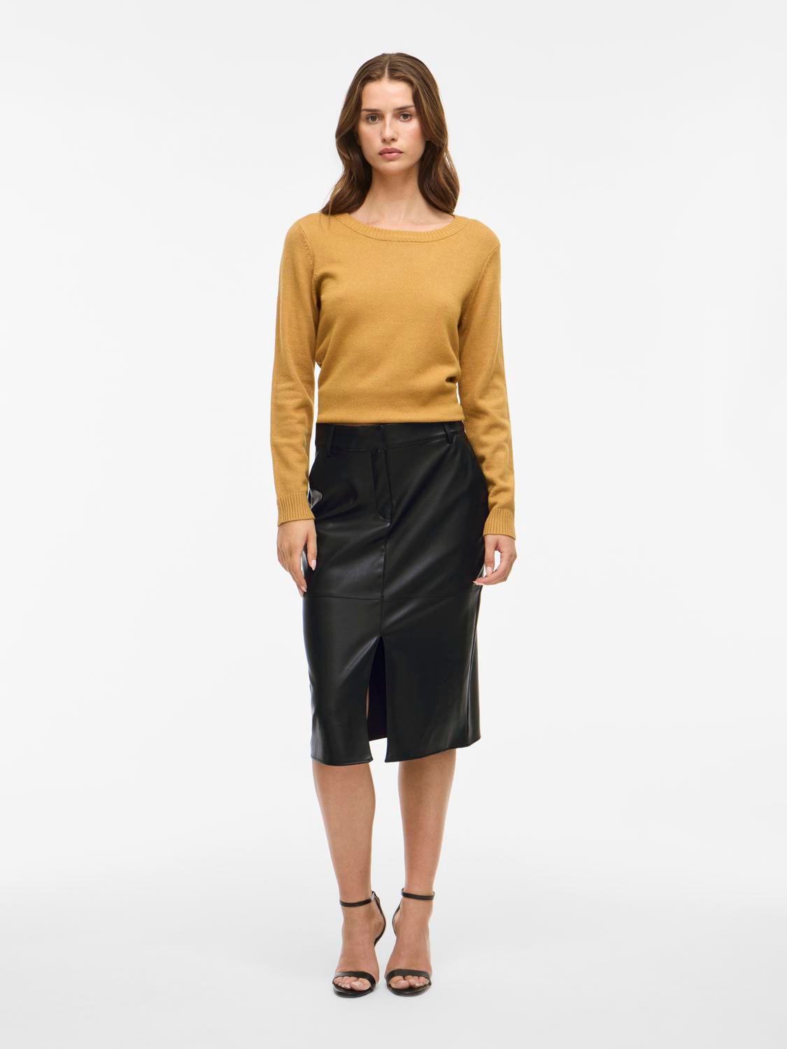 model_shot-front_full