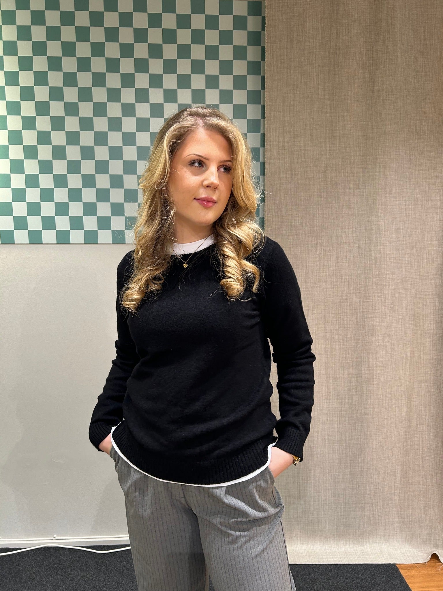 VIRIL Pullover - Black